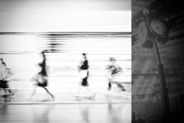 Asyalılar trai istasyonu rush zamanında bulanık görüntü