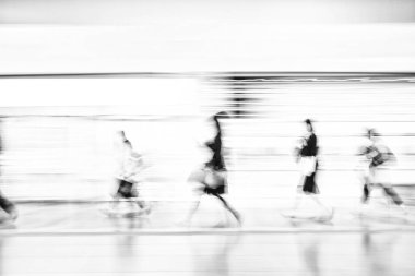 Asyalılar trai istasyonu rush zamanında bulanık görüntü