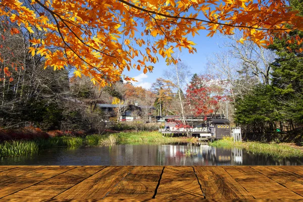 Schöne Ahornsaison am kumoba pond, karuizawa, japan — Stockfoto