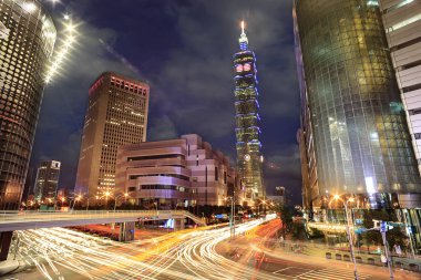 Taipei, Tayvan akşam manzarası havey trafik ile