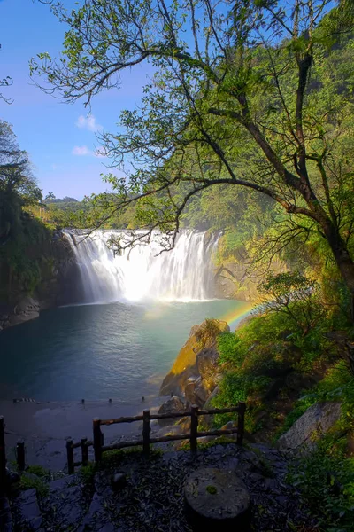 Cachoeira bonita em Shifen Waterfall, Taiwan, Long Exposure — Fotografia de Stock