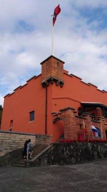 Eski İngiliz Konsolosluğu Residence Tam kimliği belirsiz kişi ziyaret