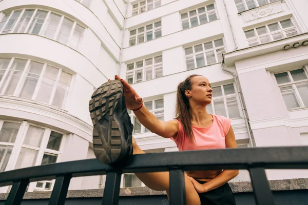 Frauen beim Training auf der Straße — Stockfoto