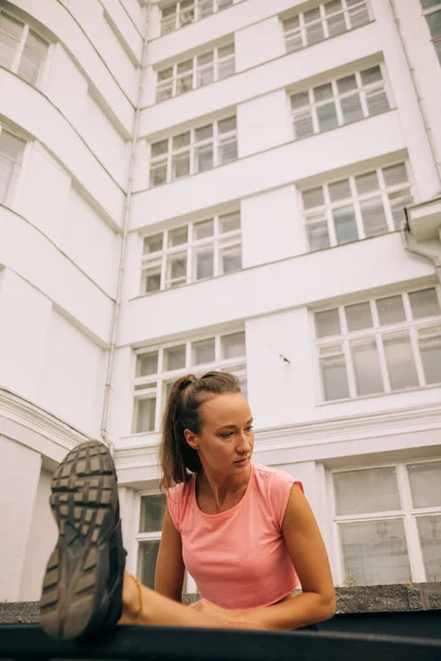 Frauen beim Training auf der Straße — Stockfoto