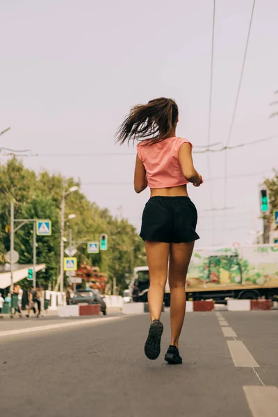 Donna formazione su strada  . — Foto Stock