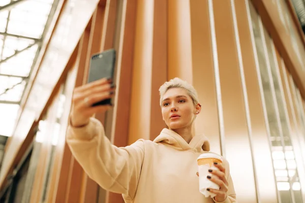 Blond young woman making selfie — 스톡 사진