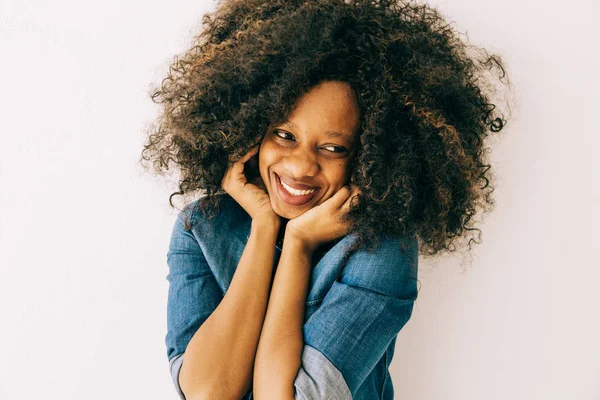 Retrato Jovem Afro Americana Luz Suave Natural — Fotografia de Stock