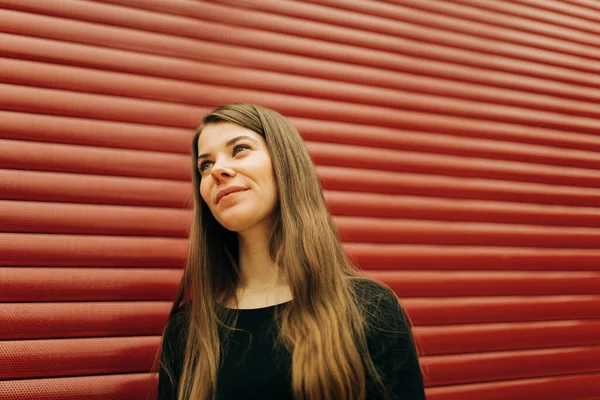 Retrato Estilo Vida Real Joven Bonita Mujer Con Pelo Largo — Foto de Stock