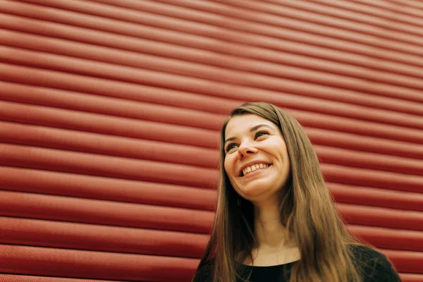 Retrato Estilo Vida Joven Feliz Bonita Mujer Con Pelo Largo — Foto de Stock