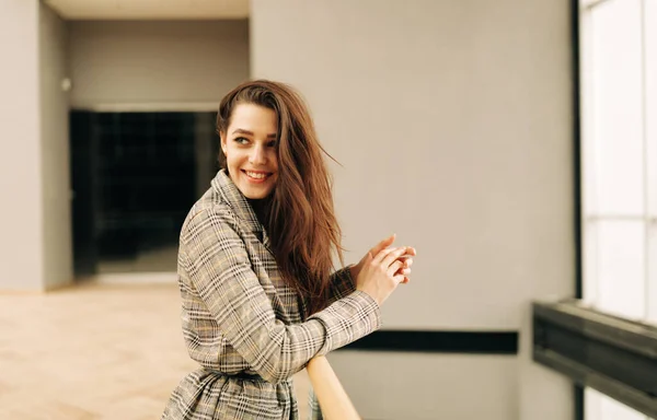 Estilo Vida Retrato Real Jovem Mulher Feliz Com Cabelo Comprido — Fotografia de Stock