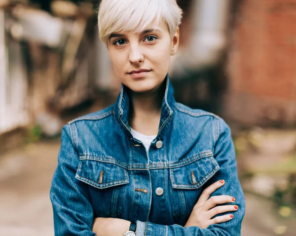 Casual Portrait Der Schönen Blonden Jungen Frau Freien — Stockfoto