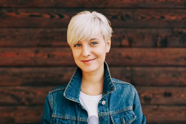 Casual Portrait Der Schönen Blonden Jungen Frau Freien — Stockfoto