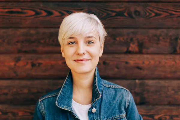 Casual Portrait Der Schönen Blonden Jungen Frau Freien — Stockfoto