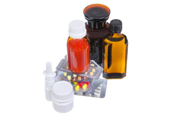 Medicamentos para o tratamento de comprimidos e xaropes — Fotografia de Stock