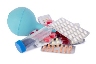 beyaz zemin üzerine tıp hapları