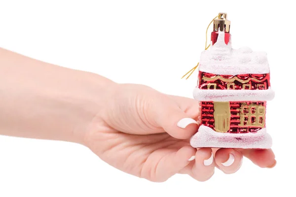 Decoración de Navidad casa cubierta de nieve en un árbol en la mano —  Fotos de Stock