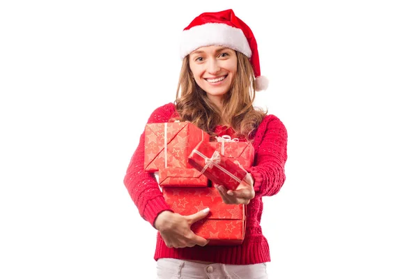 새 해 크리스마스 휴가 선물을 들고 손에 젊은 아름 다운 여자 — 스톡 사진