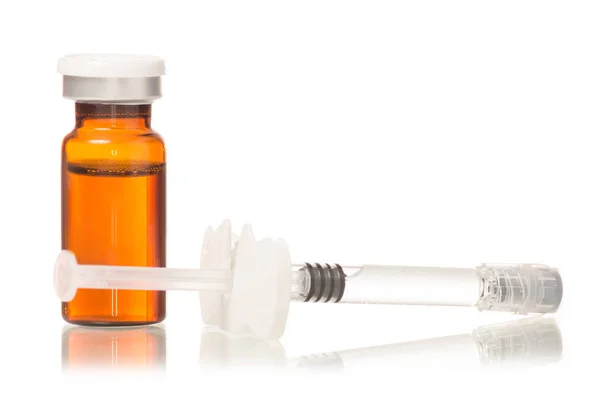 Medicina de vidrio Vial botox o gripe con jeringa médica — Foto de Stock