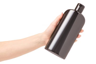 A dişi içinde saç şampuanı bir şişe el