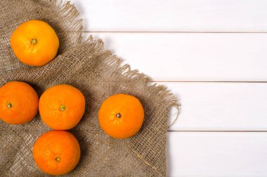 Mandalina beyaz arka plan