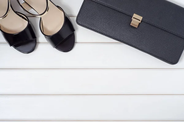 Vrouwen schoenen en tas koppeling — Stockfoto