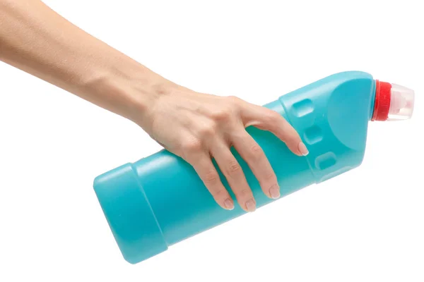 Бутылка с туалетным моющим средством бытовой химии в женской руке — стоковое фото