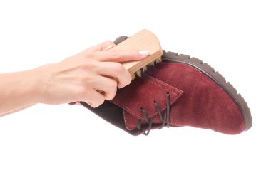 Temizleme fırçası elinde ayakkabı ayakkabı