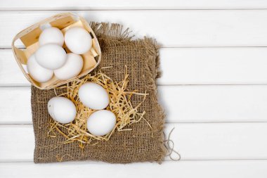 Yumurta beyaz saman