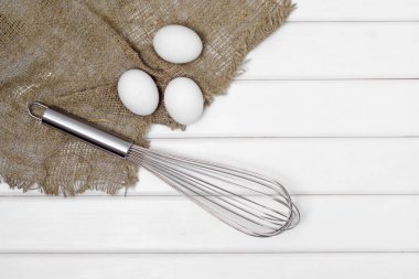 Beyaz yumurta corolla