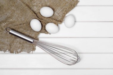 Beyaz yumurta corolla