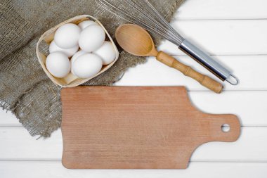 Yumurta beyaz tahta kaşıkla çırpma teli