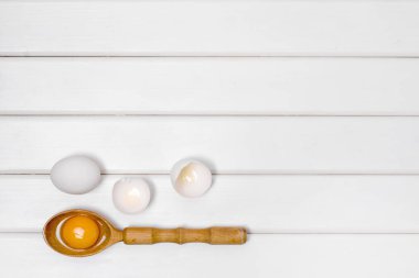 Yumurta tahta kaşık sarısı