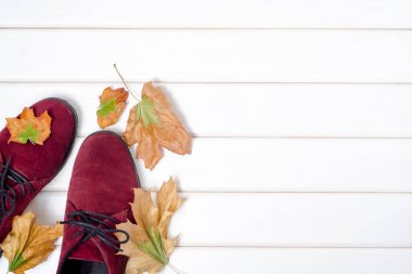 Sonbahar yaprakları kadın süet çizmeler