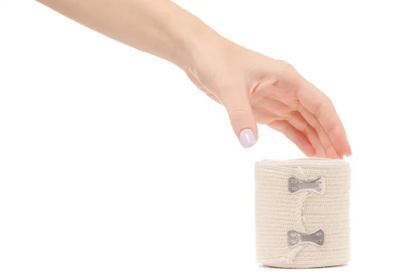 Рулон эластичной повязки в руке — стоковое фото