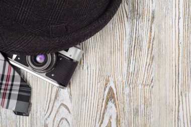 Şapka kamera kravat