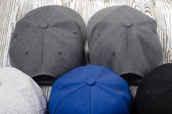 Isolamento de chapéus Snapback — Fotografia de Stock