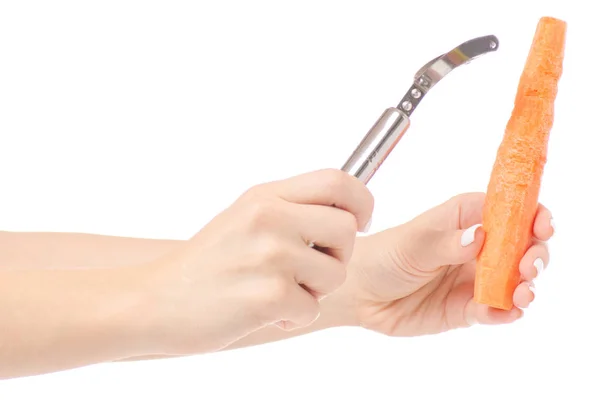 Cocina femenina de limpieza de manos y zanahorias — Foto de Stock