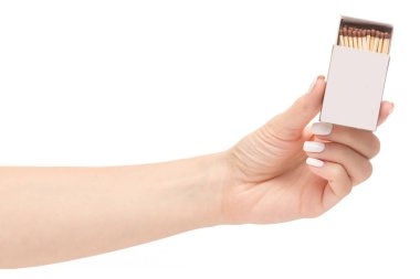 Bir kutu kibrit tutan el