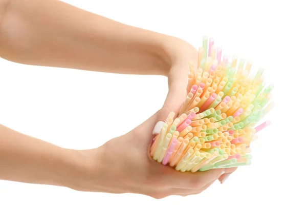 Руки женщины с разноцветными соломинками — стоковое фото