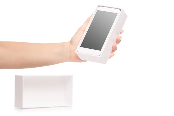 Weibliche Hand hält eine Handy-Smartphone-Box — Stockfoto