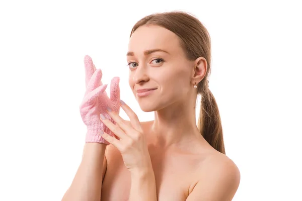 Gyönyörű fiatal nő kéz fürdő szivacs wellness kozmetika — Stock Fotó