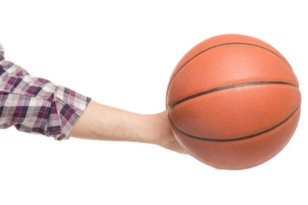 Баскетбол в мужских руках — стоковое фото