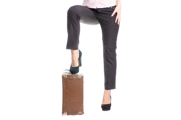 Beine Frau alter Koffer — Stockfoto