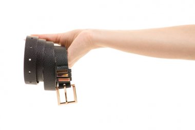 Kadın elinde bir kadın kemeri 