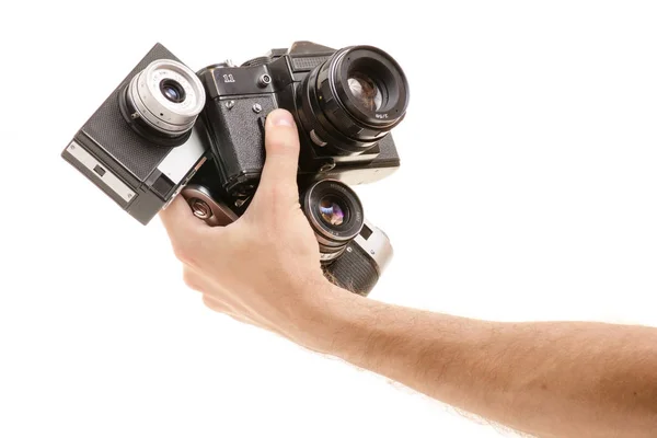 Staré fotoaparáty v mužských rukou — Stock fotografie