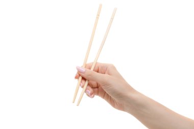 Bir kadın eli suşi için chopsticks