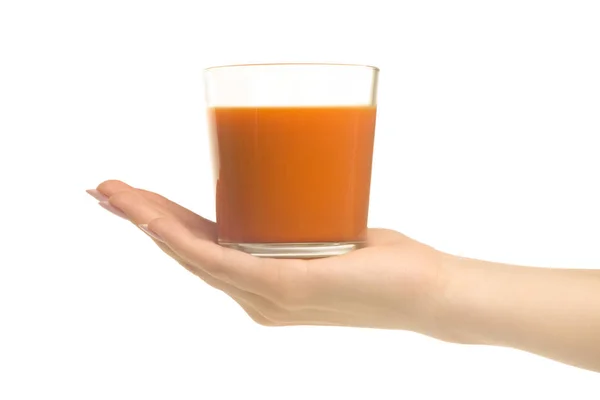 Стакан морковно-яблочного сока в руке женщины — стоковое фото