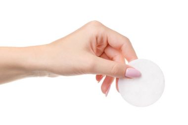 Pamuk diskleri bir el