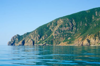 Dağ deniz gökyüzü tarafından