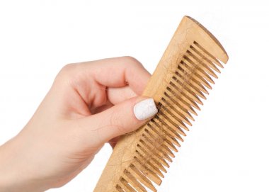 El ile saç tarağı